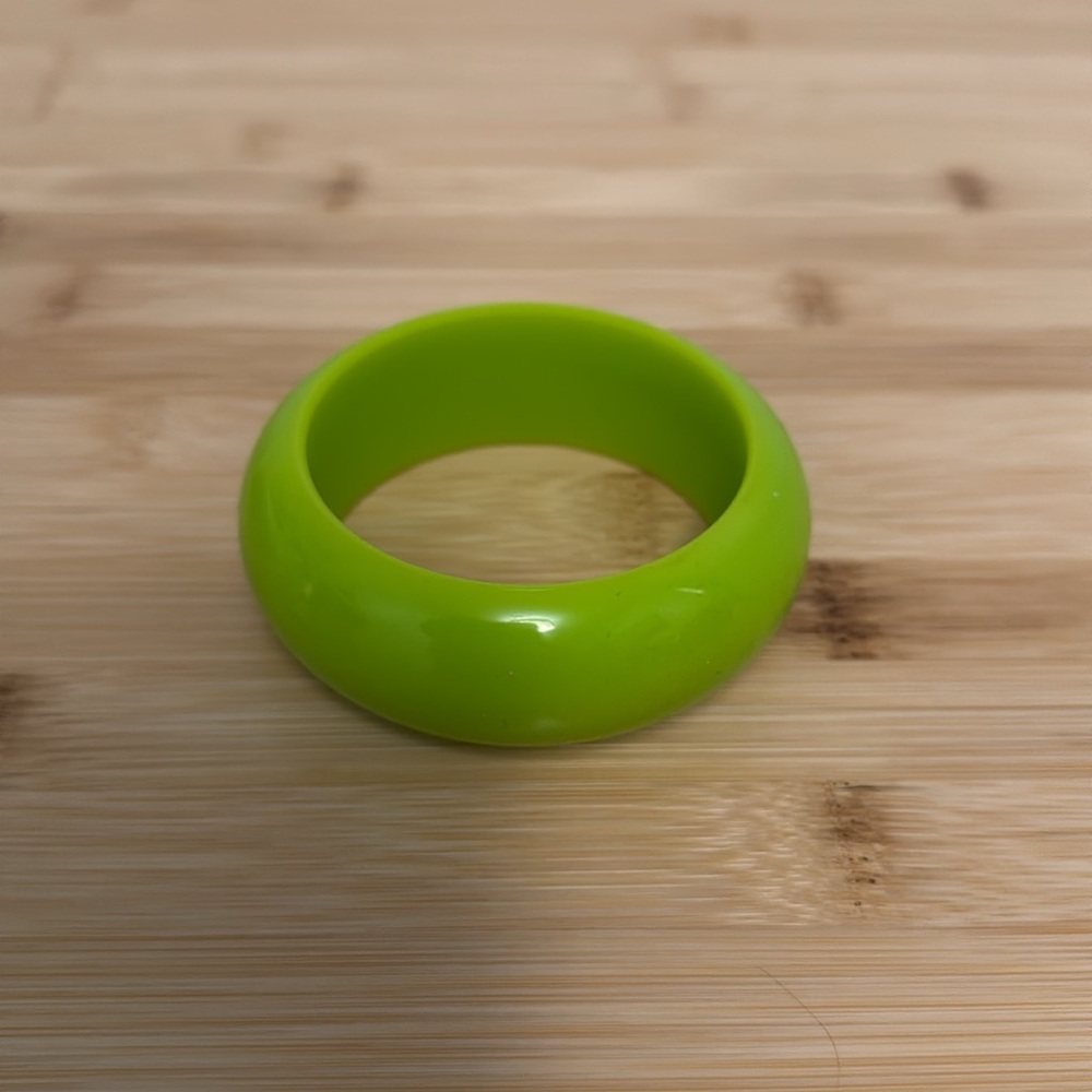 Jellystone Designs GREEN BPA-free Fiesta Bangle Bracelet NEW in package